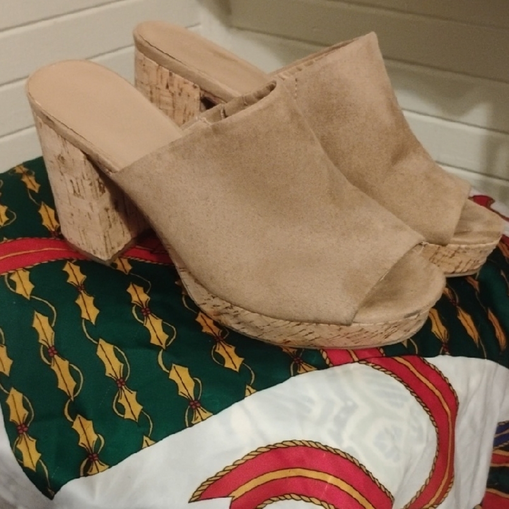 WHOLE CLOSET $130 OR MO!! Universal Thread Beige Cork Block Heel Mules